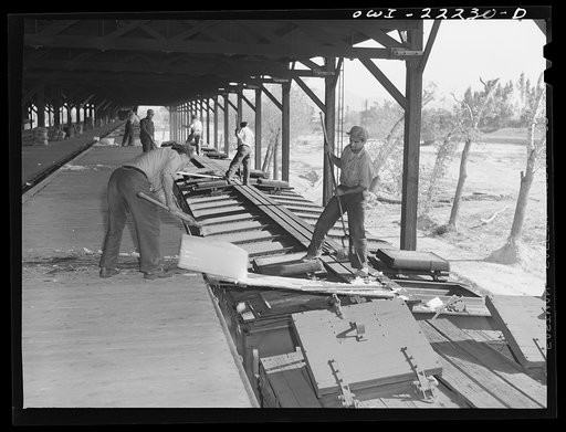 San Bernardino, California. Icing refrigerator cars at the Atchison, Topeka, and Santa Fe Railroad ice house