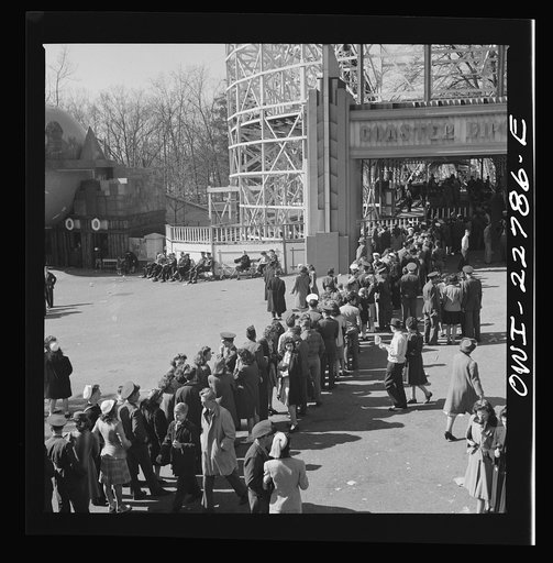 Glen Echo, Maryland. Line waiting to ride on the roller coaster at the amusement park