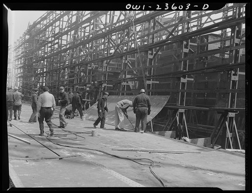 Bethlehem-Fairfield shipyards, Baltimore, Maryland. Erecting the bottom shell plates