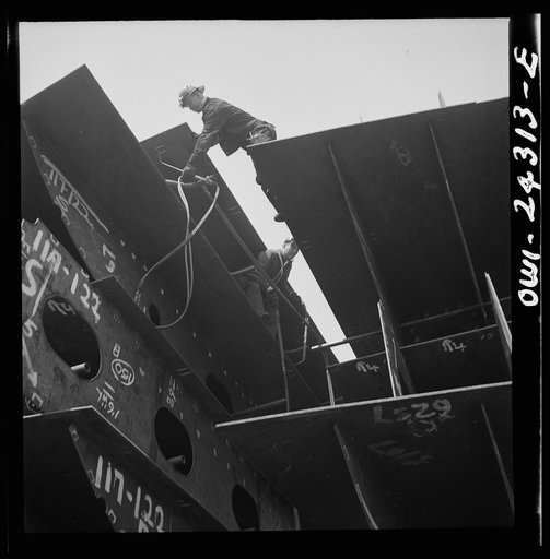 Bethlehem-Fairfield shipyards, Baltimore, Maryland. Working on innerbottom units