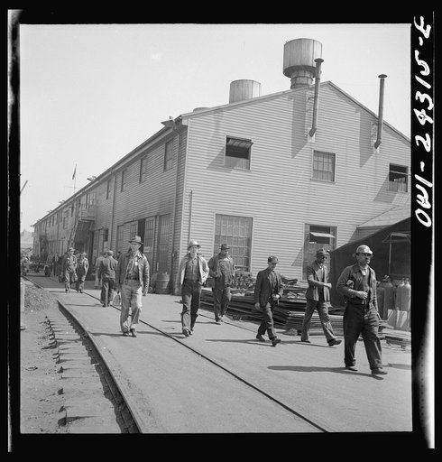 Bethlehem-Fairfield shipyards, Baltimore, Maryland. View of the riggers building