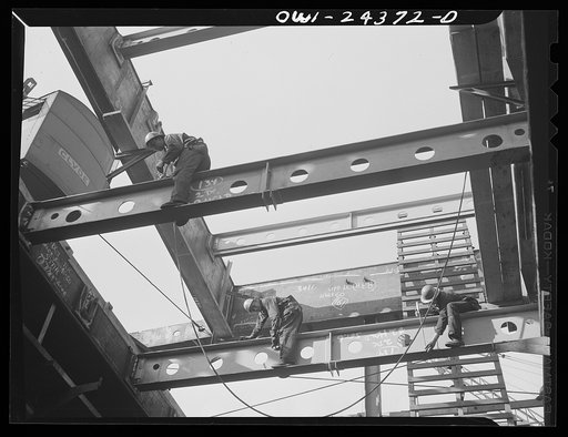 Bethlehem-Fairfield shipyards, Baltimore, Maryland. Working on the hatch, shifting beam