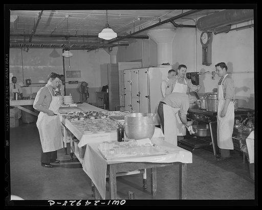 Chicago, Illinois. Subsistence research laboratory of the U.S. Army quartermaster depot. Experimental kitchen where servicemen are sent from camps all over the country to learn how to prepare food that has been developed at the laboratory