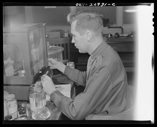 Chicago, Illinois. Subsistence research laboratory of the U.S. Army quartermaster depot. Captain L.W. Horne, weighing sample of dehydrated potatoes for moisture
