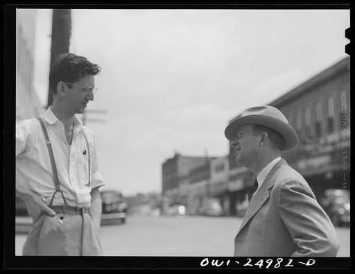 San Augustine, Texas. Harlan [i.e. Arlan] Hayes of the San Augustine Tribune talking with Reverend Marsh Calloway, the Presbyterian minister
