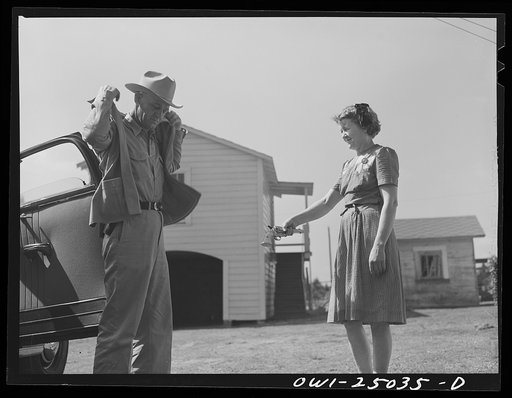 San Augustine, Texas. Sheriff Jim Halberd [i.e., Halbert] ready to leave for work in the morning