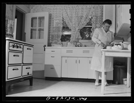 San Augustine, Texas. Mrs. Rushing, the wife of the mayor, making cornbread in her kitchen