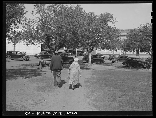 San Augustine, Texas. An old couple leaving the courthouse