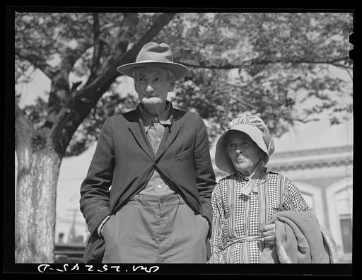San Augustine, Texas. An old couple in front of the courthouse