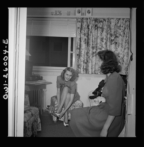 Arlington, Virginia. A room resident and her friend at Idaho Hall, Arlington Farms, a residence for women who work for the U.S. government for the duration of the war