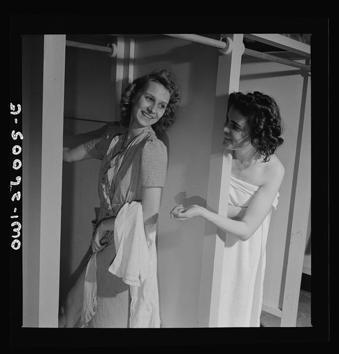 Arlington, Virginia. Girls in two of the long line of showers at Idaho Hall, Arlington Farms, a residence for women who work in the U.S. government for the duration of the war