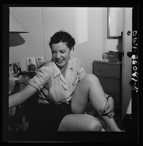 Arlington, Virginia. A girl just coming in from a sunbath at Arlington Farms, a residence for women who work in the U.S. government for the duration