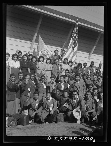 Stockton (vicinity), California. Mexican agricultural laborers arriving by trian to help in the harvesting of beets