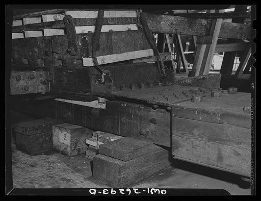 Bethlehem-Fairfield shipyards, Baltimore, Maryland. Preparations for launching a ship. Arrangement of the tie block and cradle