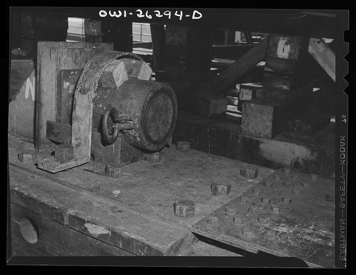 Bethlehem-Fairfield shipyards, Baltimore, Maryland. Preparations for launching a ship. Attachment for the emergency ram