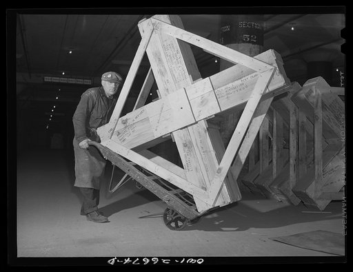 Chicago, Illinois. Loading airplane propeller into freight cars at the United States Army consolidating station