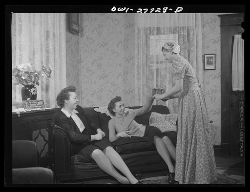 Buffalo, New York. Laura Czaya passing cherry pop to her two sisters-in-law who have dropped in on Sunday afternoon. Laura's husband is a Corporal stationed in Arkansas. She works in Symington-Gould, makers of tank, ship, and railroad parts. The sisters-in-law also works in war plants. They are all 
