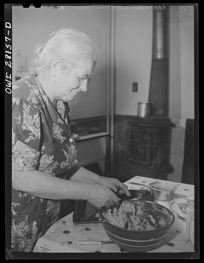 Niagara Falls, New York. Mrs. Hannegan making cookies. She runs a boardinghouse for girl war workers