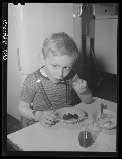 Buffalo, New York. Lakeview nursery school for children of working mothers, operated by the Board of education at a tuition fee of three dollars weekly. Lee comes to school before breakfast, so has it there