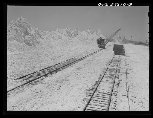 Freeport Sulphur Company, Hoskins Mound, Texas. Loading railroad cars with sulphur