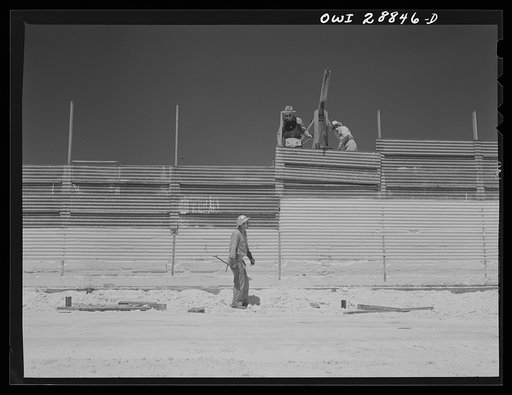 Freeport Sulphur Company, Hoskins Mound, Texas. Raising the walls on sulphur vat which is being built. Sulphur is put into these vats to a height of sixty feet. As it solidifies, the sections of wall are raised