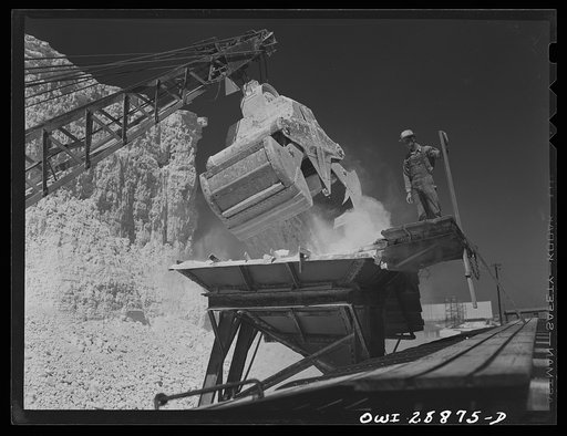 Freeport Sulphur Company, Hoskins Mound, Texas. Loading boxcars with sulphur