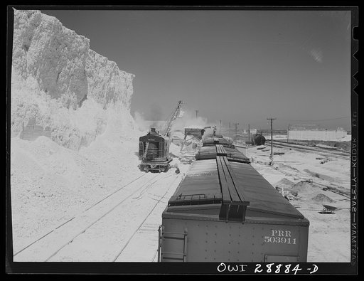 Freeport Sulphur Company, Hoskins Mound, Texas. Loading boxcars with sulphur