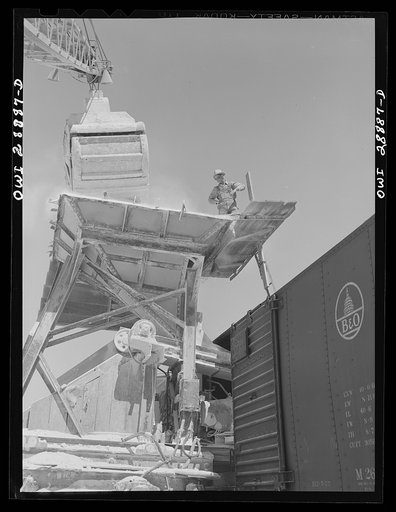 Freeport Sulphur Company, Hoskins Mound, Texas. Loading boxcars with sulphur