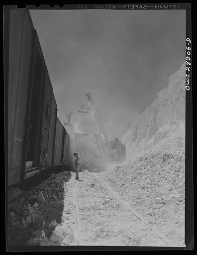 Freeport Sulphur Company, Hoskins Mound, Texas. Loading boxcars with sulphur