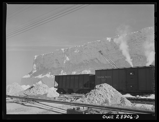 Freeport Sulphur Company, Hoskins Mound, Texas. Loading boxcars with sulphur