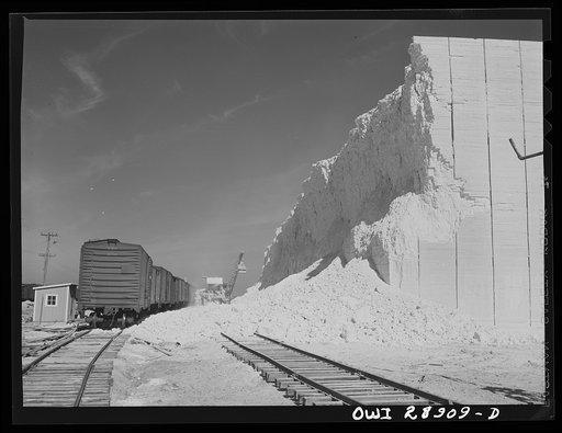 Freeport Sulphur Company, Hoskins Mound, Texas. Loading boxcars with sulphur