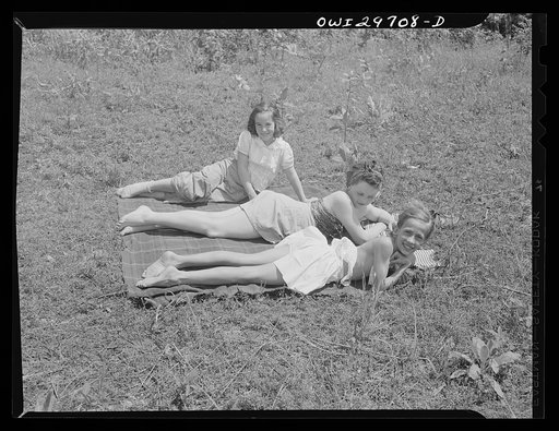 Point Pleasant, West Virginia. Ann Fergusen and some of her playmates taking a sun bath