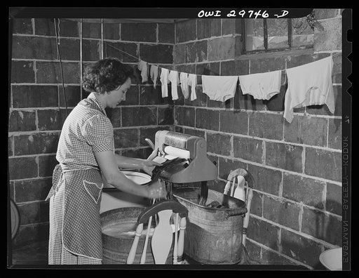 Point Pleasant, West Virginia. Mrs. Fergusen wringing out clothes