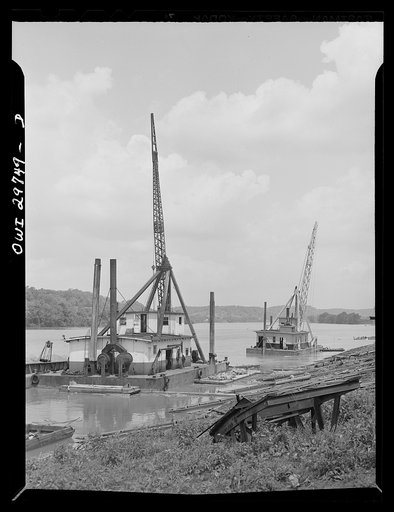 Point Pleasant, West Virginia. River boat derricks along the Ohio River