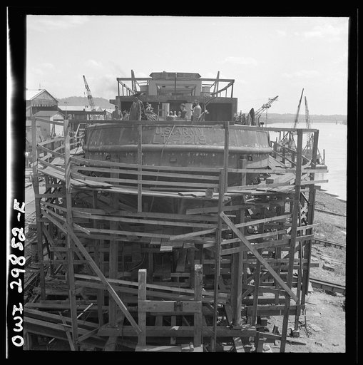 Point Pleasant, West Virginia. Scaffolding around a United States Army LT boat at the Marietta Manufacturing Company
