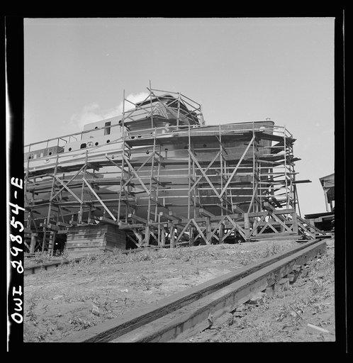 Point Pleasant, West Virginia. Scaffolding and ways near a United States Army LT boat at the Marietta Manufacturing Company