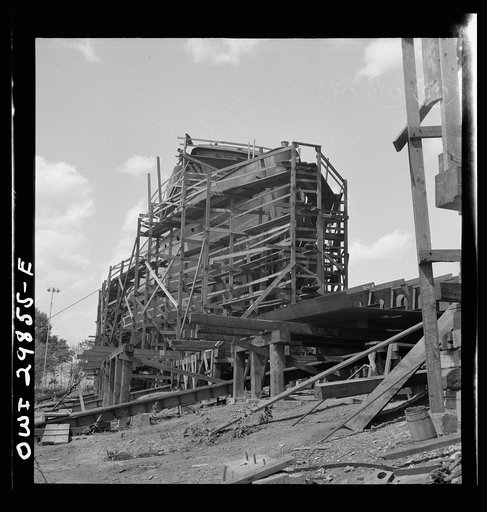 Point Pleasant, West Virginia. Scaffolding around a United States Army LT boat at the Marietta Manufacturing Company