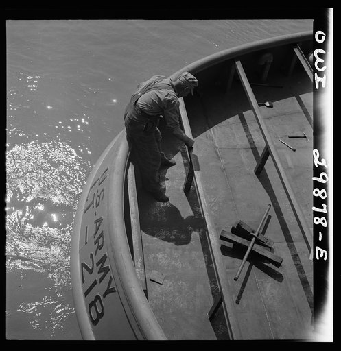 Point Pleasant, West Virginia. Scraping steel on a United States Army LT boat