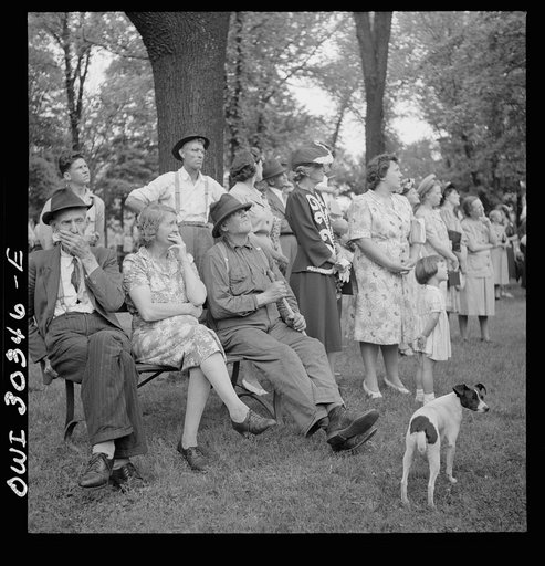 Gallipolis, Ohio. Part of crowd listening to Decoration Day ceremonies