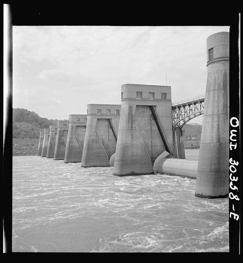 Gallipolis, Ohio. Roller type dam next to Gallipolis locks