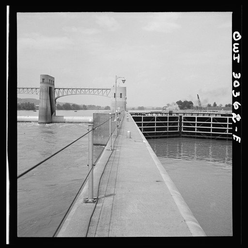 Gallipolis, Ohio. Relationship of roller dam to lock