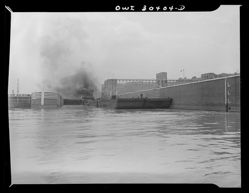 Empty barges in Gallipolis locks