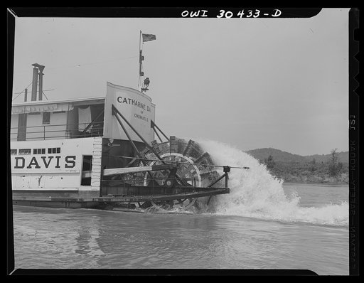 Untitled photo, possibly related to: Rear of Catherine Davis, steamboat