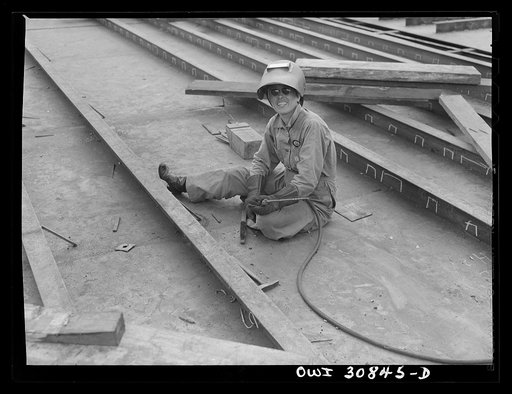 Beaumont, Texas. Woman welder on the working ways at the Pennsylvania shipyards
