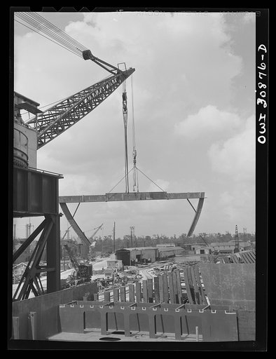 Beaumont, Texas. Giant boom used at the Pennsylvania shipyards