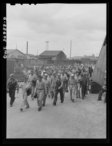 Beaumont, Texas. Workers leaving the Pennsylvania shipyards at the change of shift