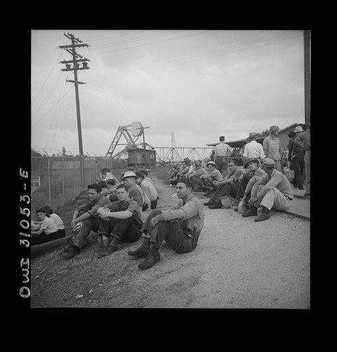Beaumont, Texas. Shipyard workers waiting to go into work at the Pennsylvania shipyards