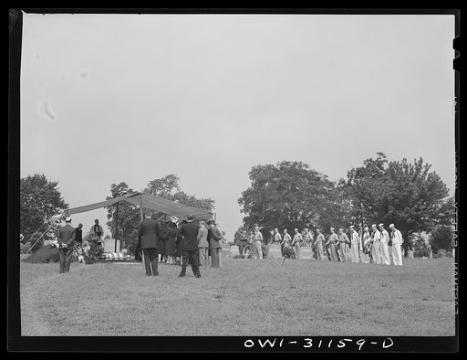Baltimore, Maryland. Funeral of a merchant seaman. At the grave
