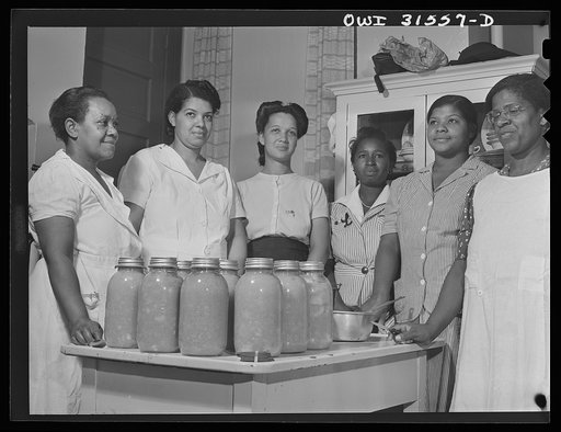 Washington, D.C. Canning class conducted by the Mothers' Club at the Barney neighborhood houses, Southwest Washington