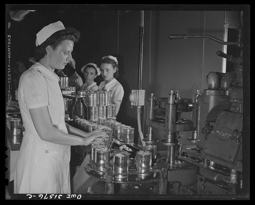 Cincinnati, Ohio. Preparing canned pork. Tins on the packing line